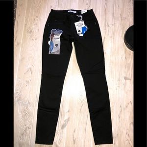 NWT YMI Wanna Betta Butt black Jeggings jeans